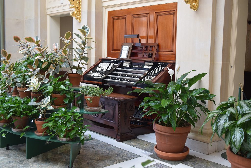 The Keyboard of the main pipe organ. It is one of the largest pipe organs in the world and the largest ever to be in a private home.